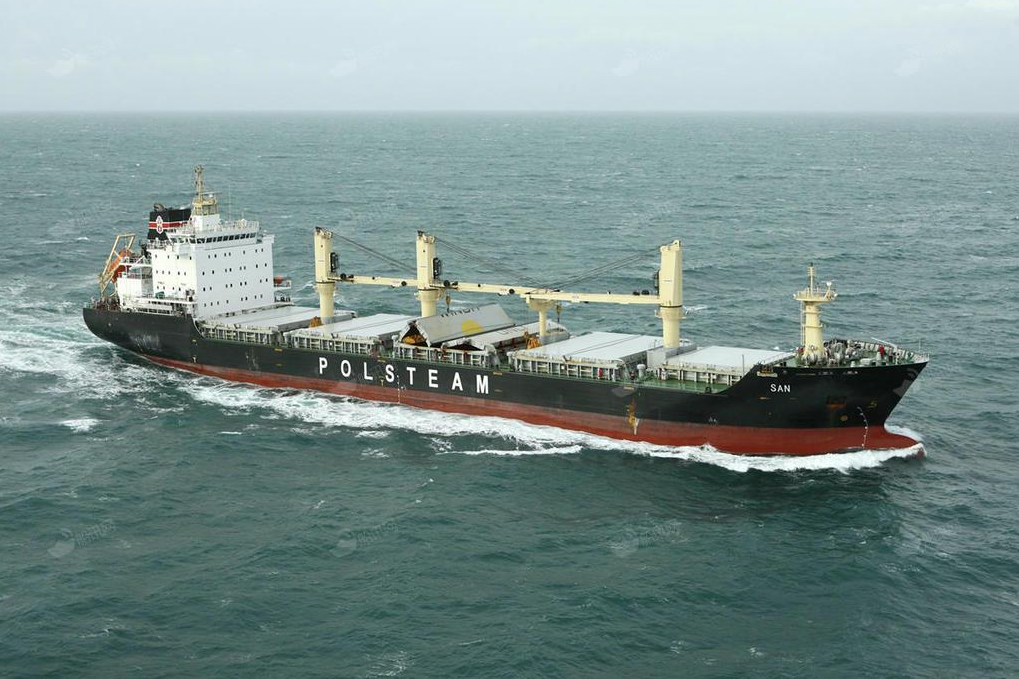 17000吨散货船，2012年建造