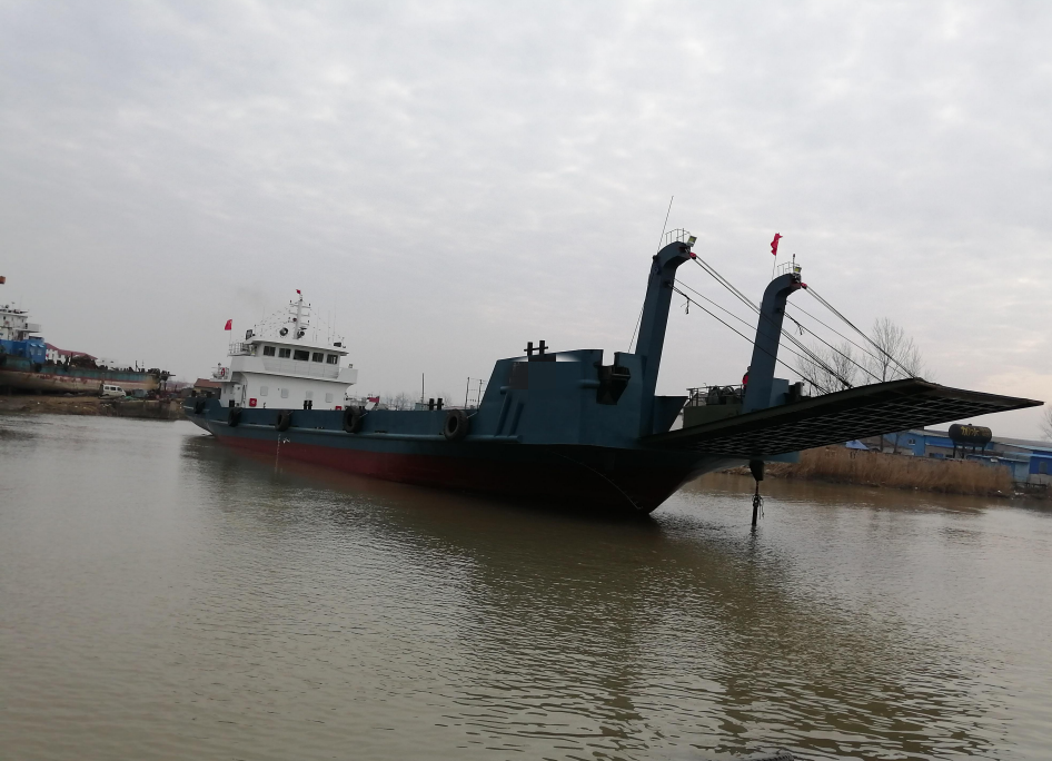 出售2013年1268吨后驾驶甲板驳船